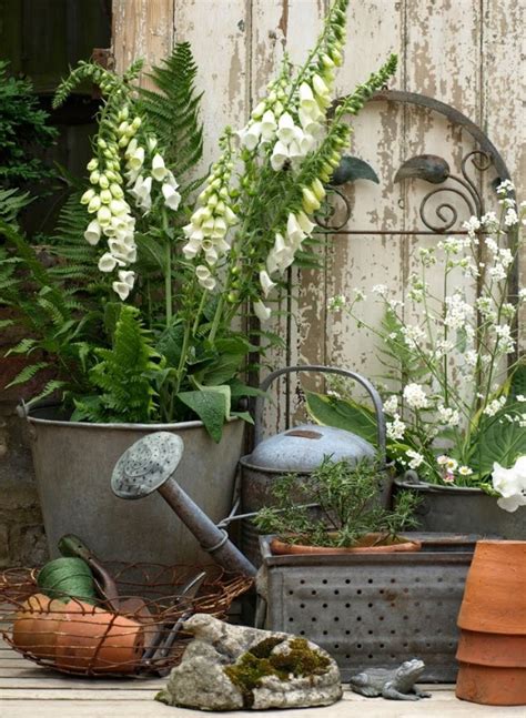 Vintage garden - Fence in Vintage Style. Decorate the fence in your garden in a vintage style …